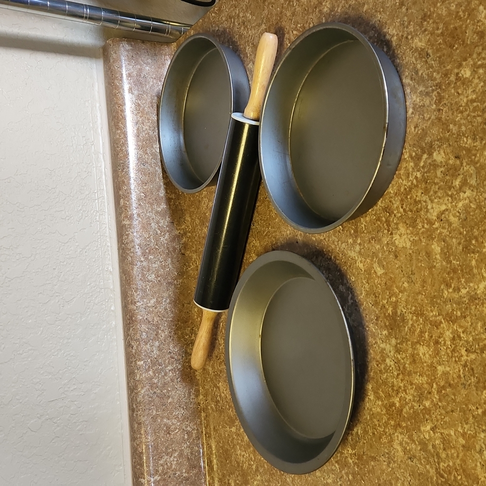 Rolling pin with pie and cake pans